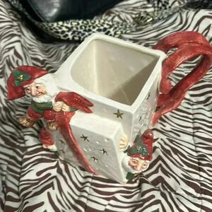 Candle holder maybe‎